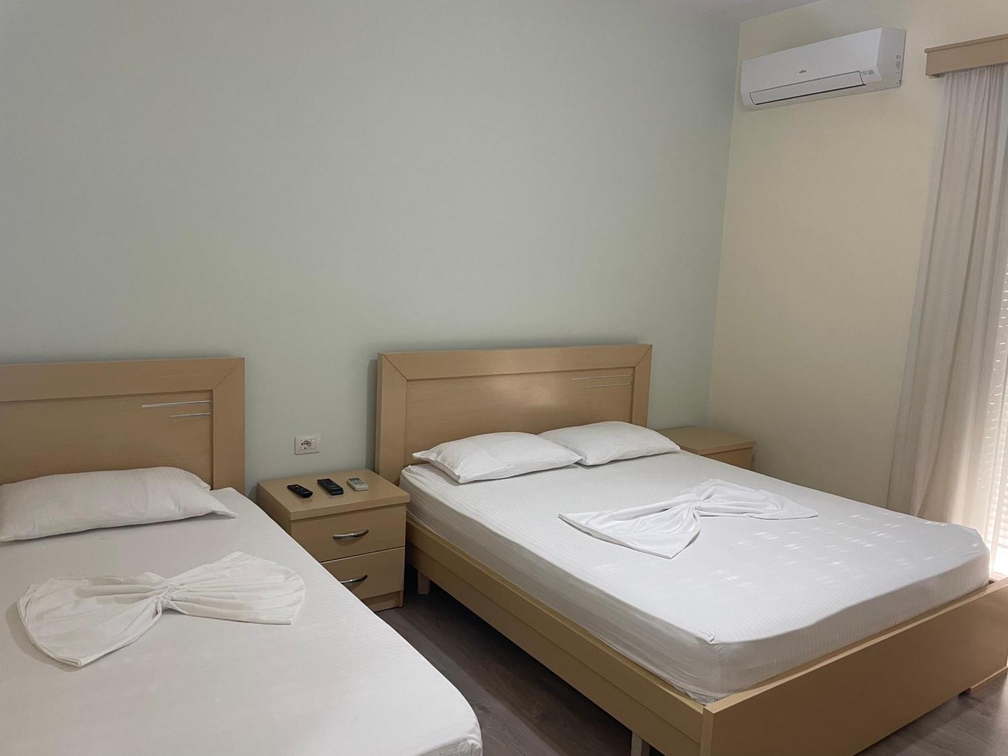 Rent Rooms Kapri Pogradec Eksteriør billede